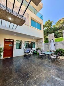 Carrera 7 Lake Village, Lechería, Anzoategui 00001, Venezuela