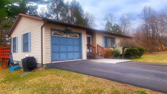 9 Louise Drive, New Windsor, NY 12553, USA