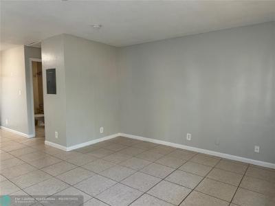 5222 NW 18th Pl 5222, Lauderhill, Флорида 33313, Соединенные Штаты