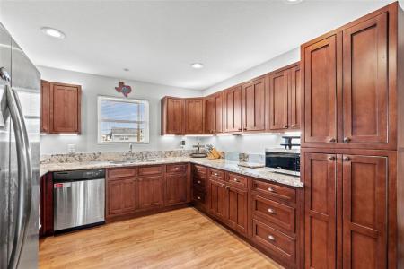170 Barracuda Street, Bayou Vista, Texas 77563