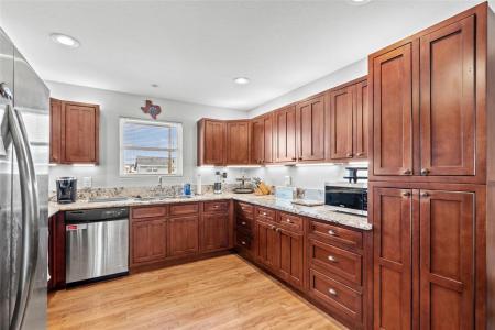 170 Barracuda Street, Bayou Vista, Texas 77563