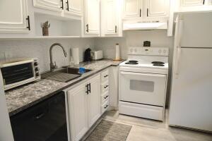 2841 Somerset Drive Unit# 217, Lauderdale Lakes, Florida 33311