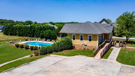 238 Lighthouse Cove SW, Adairsville, Georgia 30103, USA