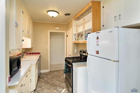 841 Almond Street, Hot Springs, SD 57747, USA