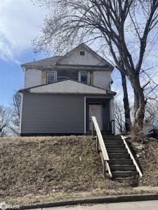 915 Wells St., Burlington, Iowa 52601, USA