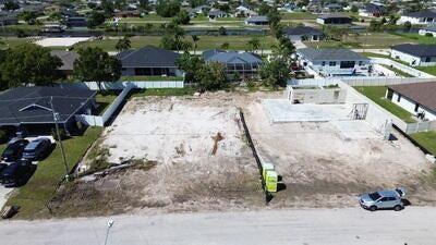 2713 NW Nw 5th Terrace, Cape Coral, פלורידה 33993, ארצות הברית של אמריקה
