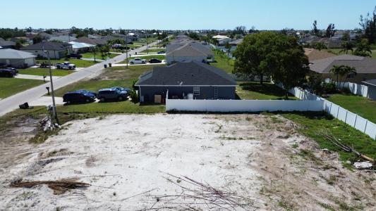 2713 NW Nw 5th Terrace, Cape Coral, פלורידה 33993, ארצות הברית של אמריקה