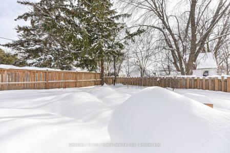 311 JAMES STREET E, Orillia, 安大略省 L3V 1M4, 加拿大
