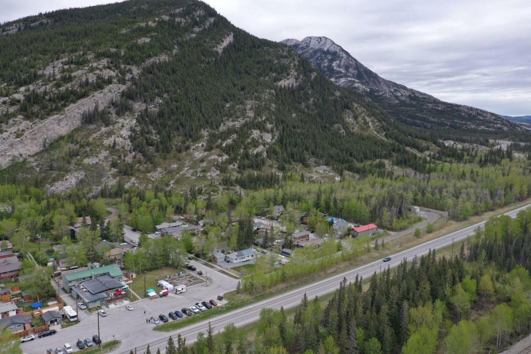 20 EXSHAW MOUNTAIN GATEWAY, Exshaw, Alberta T0L 2C0, Canada