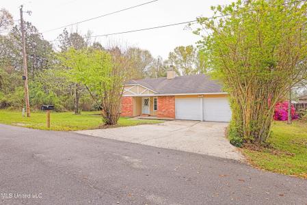 6830 Apona Street, Diamondhead, Mississippi 39525, États-Unis