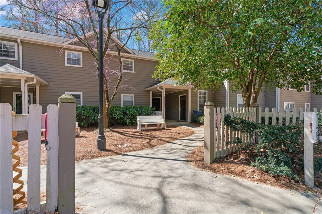 2209 N Forest Trail, Dunwoody, Georgia 30338, Amerika Birleşik Devletleri
