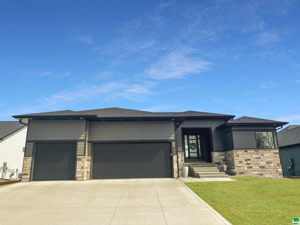 800 Lakeshore Dr, No. Sioux City, South Dakota 57049
