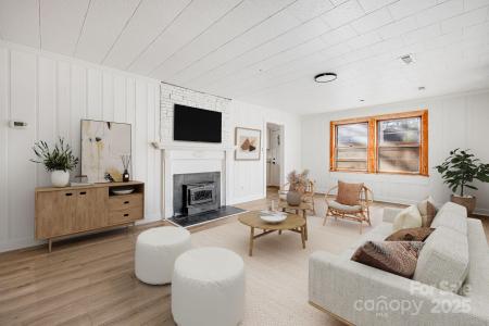 74 Beverly Road, Asheville, Carolina Del Norte 28805, Estados Unidos