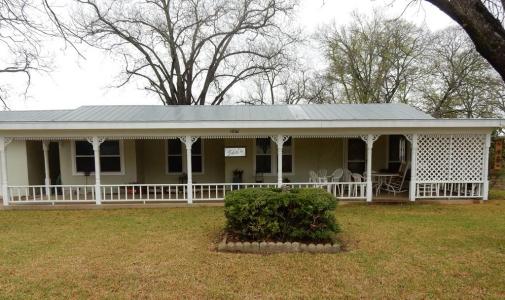 1006 E Highway St, Fredericksburg, Texas 78624, USA