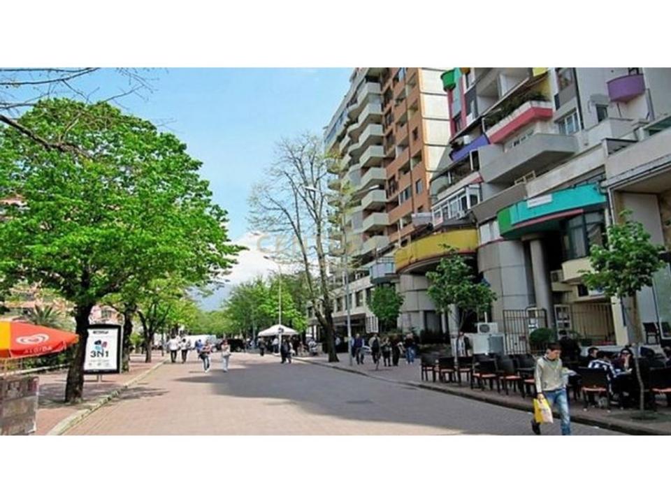 Ish Blloku, Tirana, ألبانيا