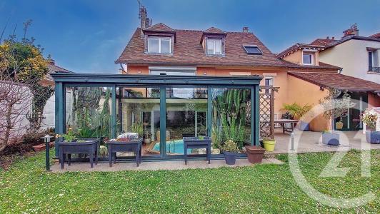 Torcy, Île-de-France 77200, France