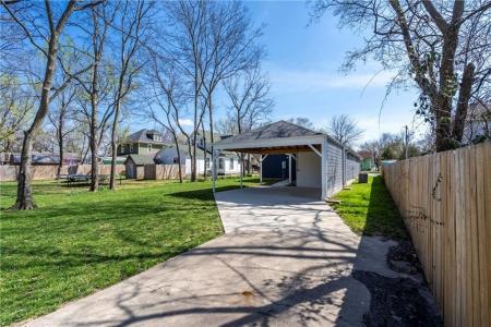 607  E Delaware  ST, Siloam Springs, Arkansas 72761, USA