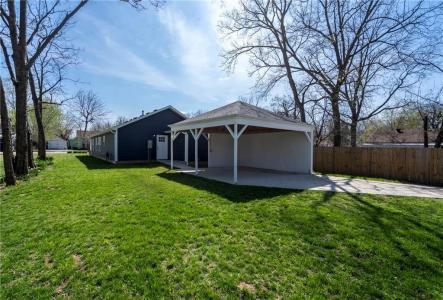 607  E Delaware  ST, Siloam Springs, Arkansas 72761, USA