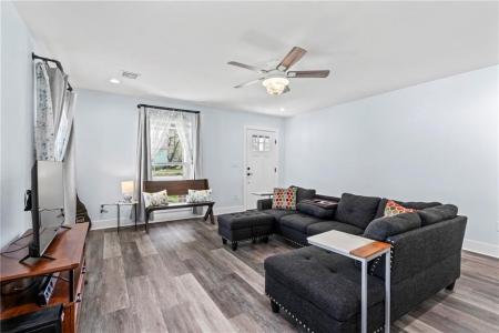 607  E Delaware  ST, Siloam Springs, Arkansas 72761, USA