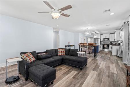607  E Delaware  ST, Siloam Springs, Arkansas 72761, USA