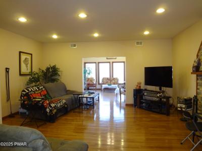 1100 Dewberry Drive, Hawley, 宾夕法尼亚州 18428, 美国