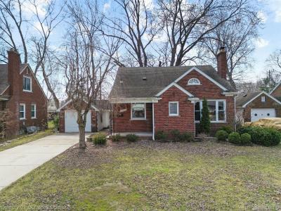 20488 Fleetwood Drive, Harper Woods, Michigan 48225, USA