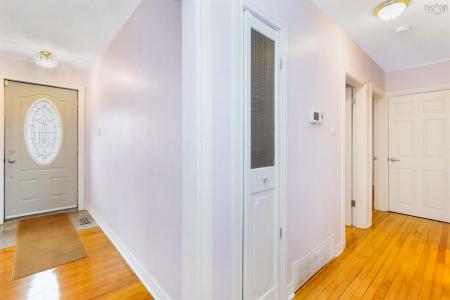 93 MOUNT EDWARD ROAD, Dartmouth, Nova Scotia B2W 3K7, Canada