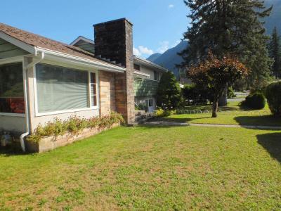 547 HEMLOCK AVENUE, Hope, British Columbia V0X 1L0, Canada