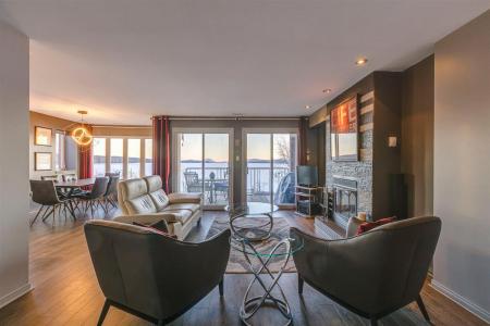 1180A Rue Principale O., Magog, Québec J1X 2B6, Canada