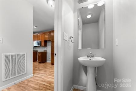 70 Kirby Road, Asheville, Kuzey Karolina 28806, Amerika Birleşik Devletleri