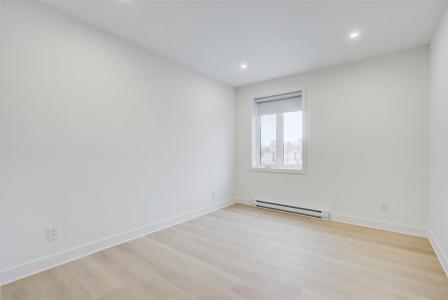 6366B Av. de Chester, Montréal (Côte-des-Neiges/Notre-Dame-de-Grâce), Quebec H4V 1J7, Canadá