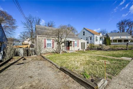 221 Seneca Dr, Arnold, Pennsylvania 15068