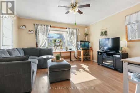 127 CAMERON AVENUE, Renfrew, 安大略省 K7V 3V4, 加拿大