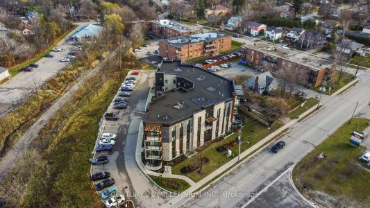 17 CENTRE STREET, Orangeville, Ontario L9W 7S6, Canada