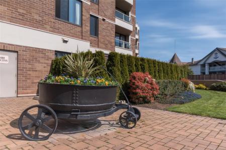 225 BELLEVILLE ST, Victoria, Colúmbia Britânica V8V 4T9, CANADÁ