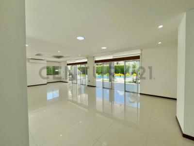 Condominio El Paraiso, Colinas del Urubo Sector Uno lote#30, Urubo, Santa Cruz 00001, Bolivia
