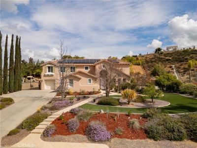 952 Creek View Lane, Redlands, California 92373, USA