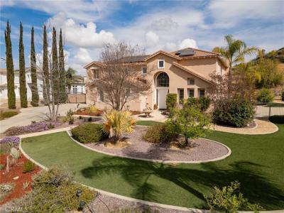 952 Creek View Lane, Redlands, California 92373, USA