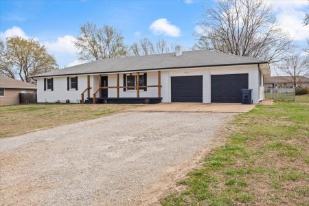 824 South Locust, Buffalo, Missouri 65622, USA