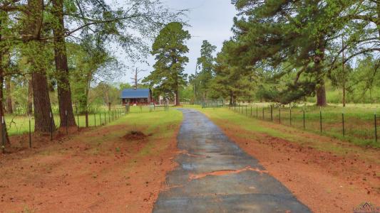 8213 US  Hwy 79 N, De Berry, Texas 75639, USA