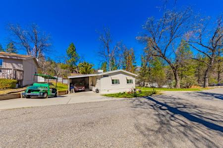 43555 Highway 41 B10, Oakhurst, California 93644