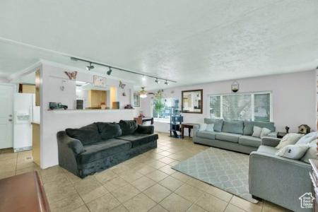 190 E NIMUE CIR 133, North Salt Lake, יוטה 84054, ארצות הברית של אמריקה
