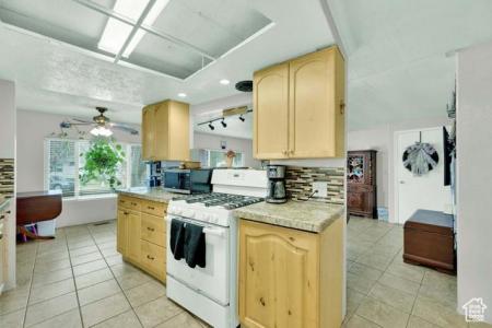 190 E NIMUE CIR 133, North Salt Lake, יוטה 84054, ארצות הברית של אמריקה