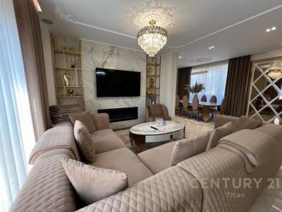 Pazari I ri, Tirana, Albania