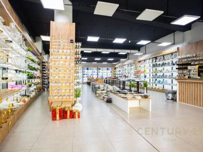 Komuna e Parisit, Tirana, Arnavutluk