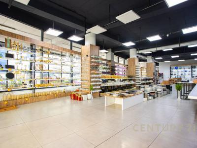 Komuna e Parisit, Tirana, Arnavutluk