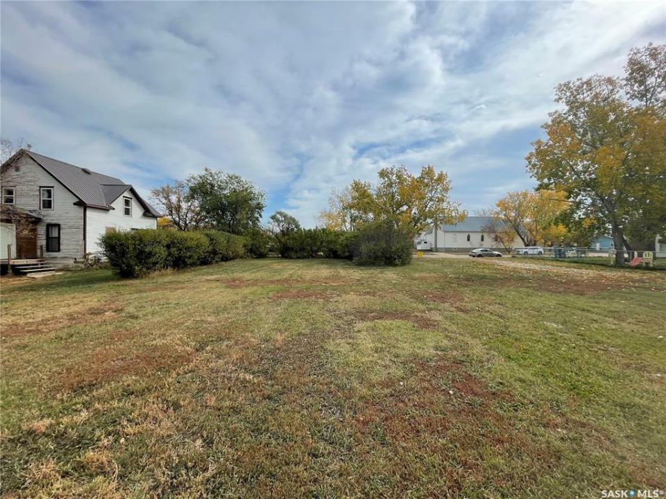 335 MAIN STREET, Central Butte, Saskatchewan S0H 0T0, Canada