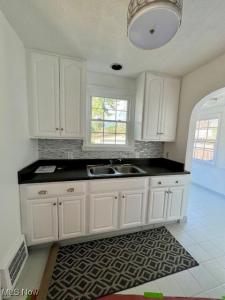 3791 E Antisdale Road, South Euclid, אוהיו 44118, ארצות הברית של אמריקה