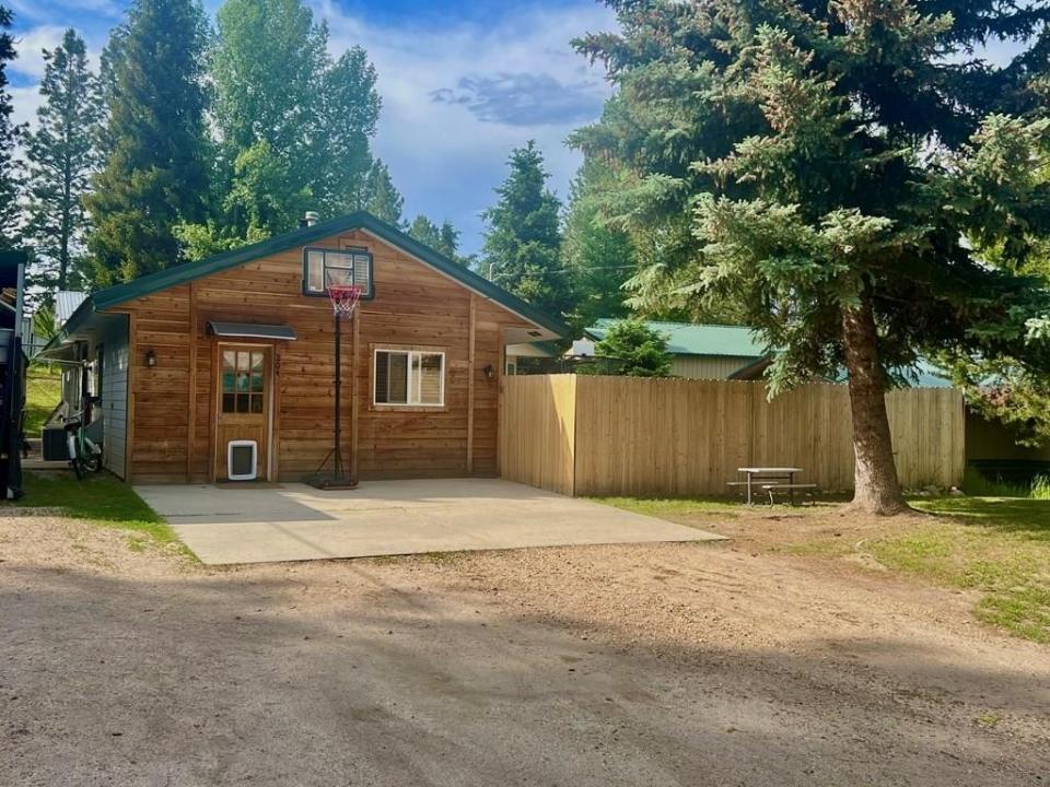 204 W Kerby Street, Cascade, Idaho 83611