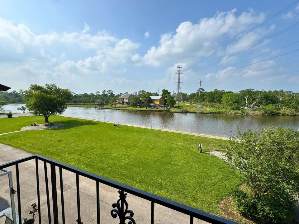 2135 Casa Rio Circle, Dickinson, Texas 77539